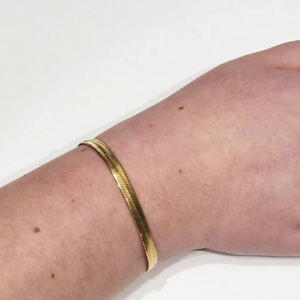 Gold Herringbone Bracelet 5.5 mm, 7 inches long‎ - Picture 6 of 9